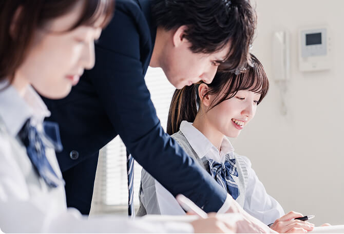 個別指導で学習する教室の様子