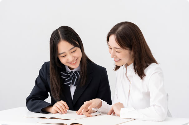 隣で学習をサポートする指導の様子